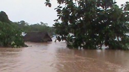Lluvias torrenciales dejan 70 familias afectadas en Oxapampa