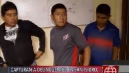 Ladrones usaban un bate de béisbol para romper lunas de autos
