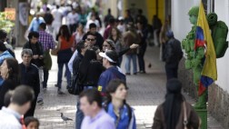 Colombia sale a votar tras una campaña atrapada en escándalos