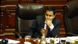 Otárola niega vínculos con la presunta corrupción de Álvarez