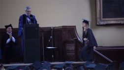 Emma Watson infiltró a su guardia de seguridad en su graduación