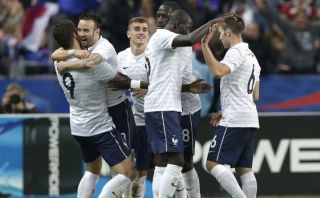 Afinados: Francia goleó 4-0 a Noruega con doblete de Giroud