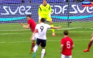 Giroud y un golazo de volea que busca convencer a Deschamps