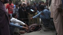 Pakistán: Apedrean a mujer embarazada por casarse por amor