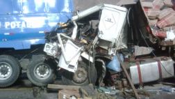 Chincha: dos personas murieron en choque de tico y dos camiones