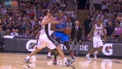 NBA: Manu Ginobili cacheteó accidentalmente a Kevin Durant