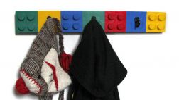 DIY: Aprende a hacer un colgador para niños con forma de Lego