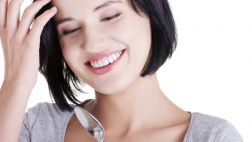 Conoce estos trucos de belleza que puedes hacer con una cuchara