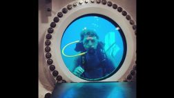 Nieto de Cousteau quiere batir récord de 30 días bajo el agua