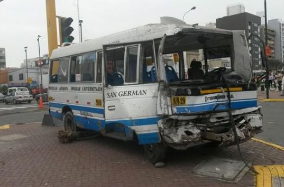 Cuádruple choque en la avenida Arequipa dejó siete heridos