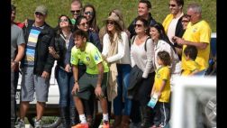 Neymar entrenó bajo atenta mirada de su novia Bruna Marquezine