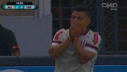 Olascuaga desperdició esta clara ocasión de gol para la 'U'