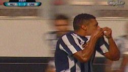Israel Kahn abrió el marcador en el clásico con este buen gol
