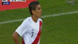 Paolo Hurtado estuvo cerca de anotarle a Suiza en esta jugada