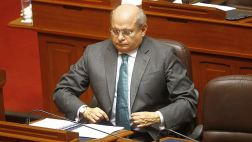 Cateriano a periodista: Defiendo a Nadine como usted a su jefe