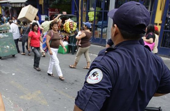 ‘Coima’ no es novedad: ambulantes pagan a serenos desde el 2011