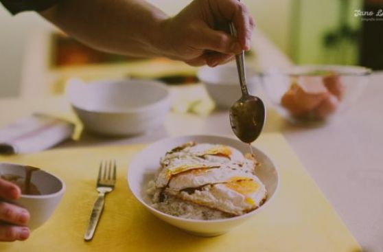 Gastón Acurio prepara su plato favorito: arroz con huevo