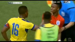 Valencia se pelea por dura falta que pudo alejarlo del Mundial