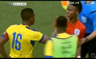 Valencia se pelea por dura falta que pudo alejarlo del Mundial