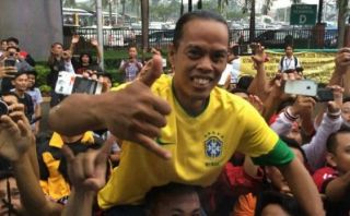 ¿De dónde y quién es esta persona que se parece a Ronaldinho?