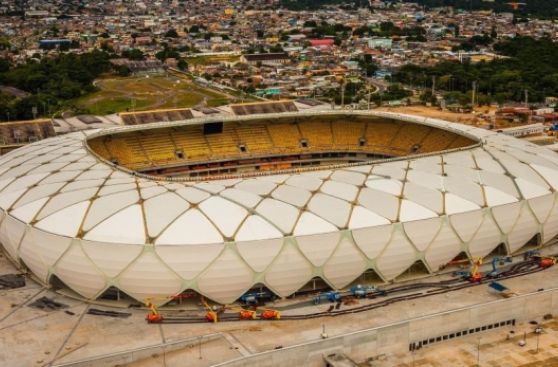 Mundial: Hinchas cambian de entradas por retrasos en estadios