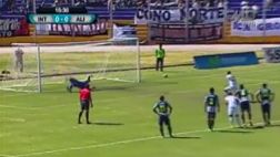 Forsyth y un espectacular penal que le sacó a Oliveira