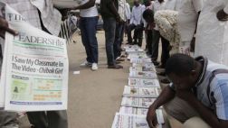 Militares de Nigeria destruyen diarios que critican al gobierno