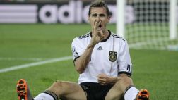 Klose celebra sus 36 años en el mes que puede hacer historia