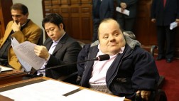 Fujimorismo le exigirá a Vacchelli honrar deuda con empresarios