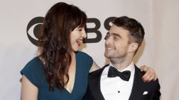 Daniel Radcliffe y Erin Darke se lucen juntos en los Tony 2014