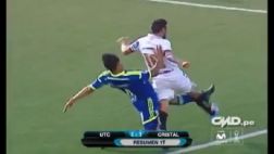 Yoshimar Yotún fue expulsado por esta dura falta contra Vila