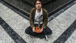 François Peglau juega con el terror amazónico en nuevo video