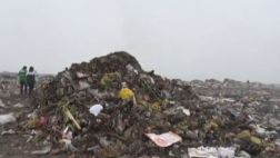 Un impresionante y peligroso botadero de basura en Trujillo