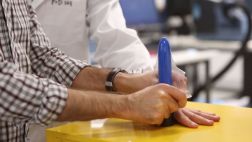 Así son los preservativos financiados por Bill Gates