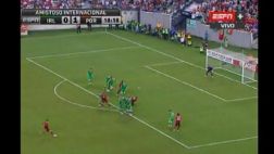 Cristiano reapareció y estrelló este tiro libre en el parante