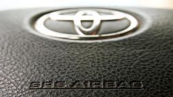 Toyota llama a revisión a más de 2 mlls. de autos en el mundo