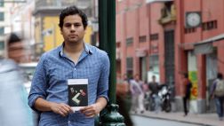 "La poesía es un ave hermosa dando vueltas en el aire"