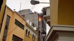 Incendio destruyó departamento cerca de la Plaza de Armas