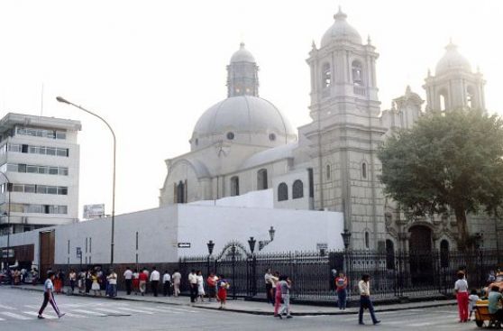 Hombre es denunciado por acoso sexual en templo Las Nazarenas