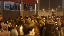Fans de MBLAQ permanecen en los exteriores del Coliseo Dibós