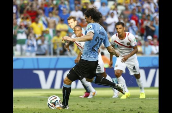 Uruguay vs. Costa Rica: la secuencia del gol de penal de Cavani
