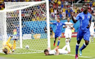Italia derrotó 2-1 a Inglaterra y suma 3 puntos en el grupo D