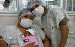 'Papás canguros', conexión especial en la Maternidad de Lima