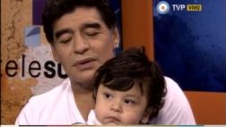 Maradona presentó a su hijo de un año en televisión