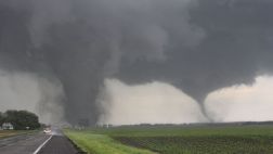 EE.UU: Dos tornados arrasan con tres pueblos de Nebraska