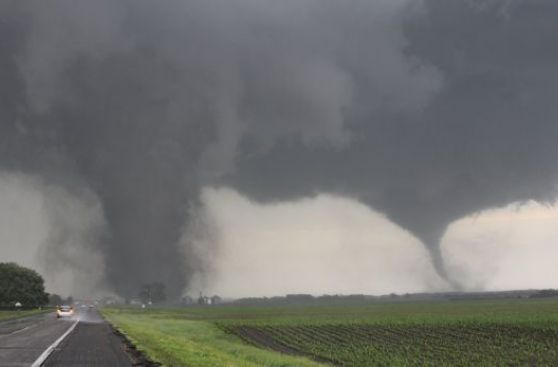 EE.UU: Dos tornados arrasan con tres pueblos de Nebraska