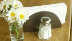 EE.UU. prepara un plan para reducir la sal en los alimentos