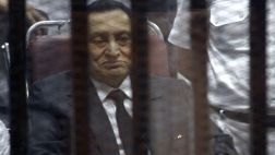 Egipto: ex presidente Mubarak se fracturó el fémur en la cárcel