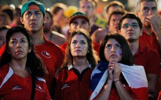 FIFA podría sancionar a Chile tras invasión de hinchas