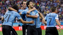 Uruguay venció 2-1 a Inglaterra con doblete de Luis Suárez